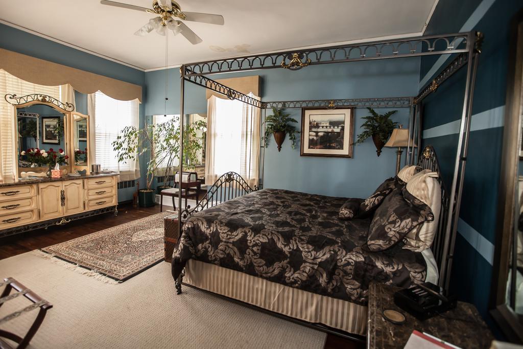 Morehead Manor Bed And Breakfast 더럼 외부 사진