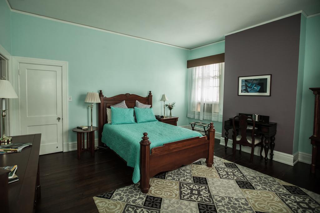 Morehead Manor Bed And Breakfast 더럼 외부 사진