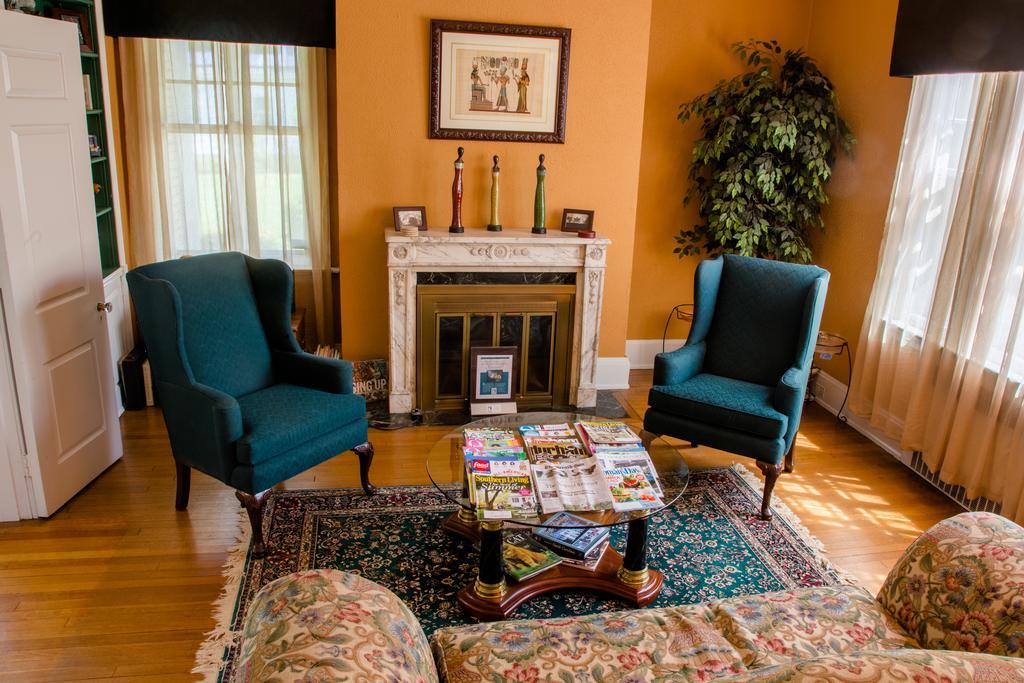 Morehead Manor Bed And Breakfast 더럼 외부 사진