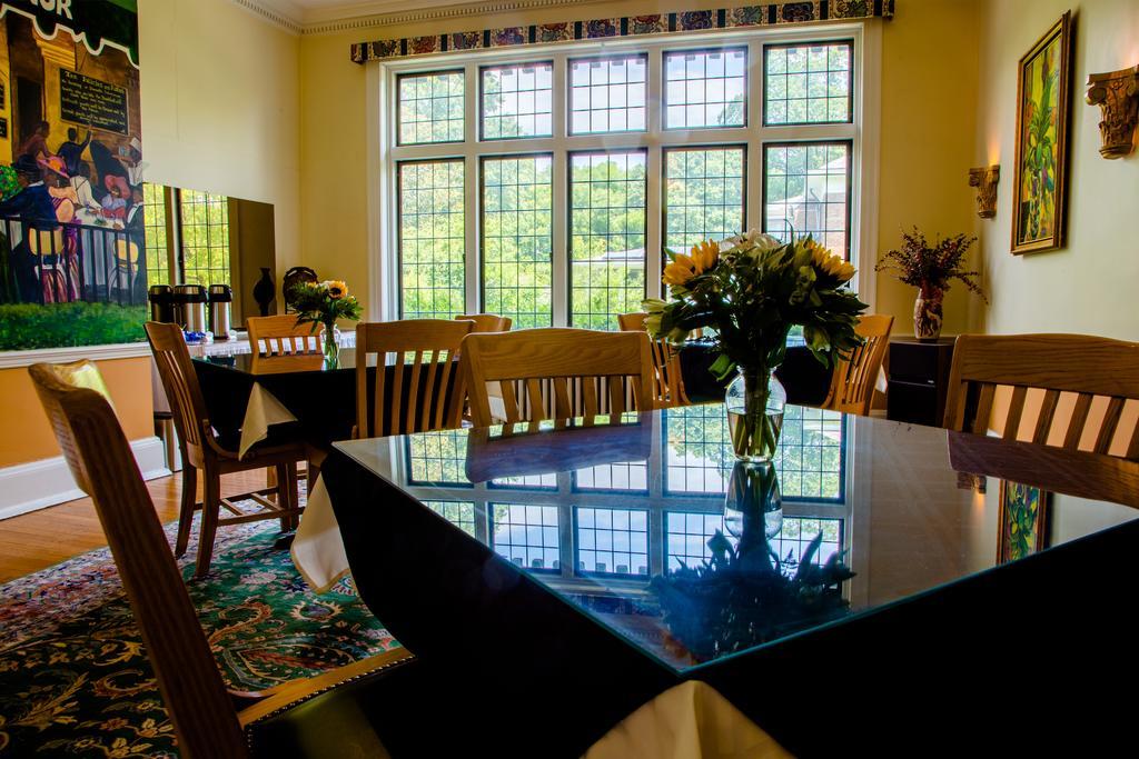 Morehead Manor Bed And Breakfast 더럼 외부 사진