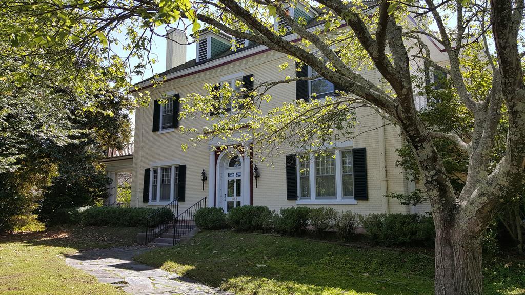 Morehead Manor Bed And Breakfast 더럼 외부 사진
