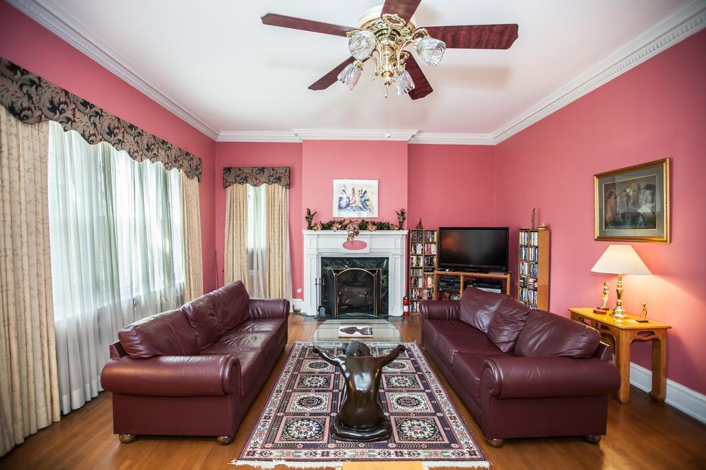 Morehead Manor Bed And Breakfast 더럼 외부 사진