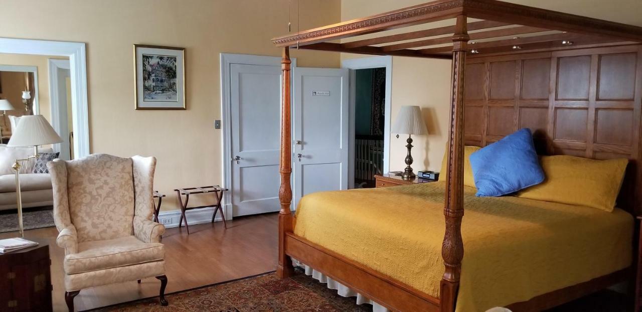 Morehead Manor Bed And Breakfast 더럼 외부 사진